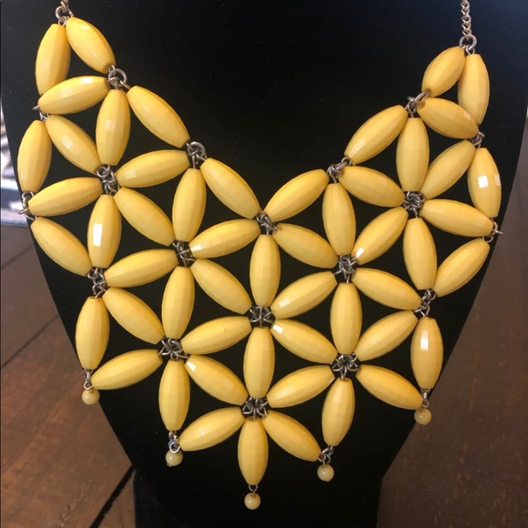 Yellow necklace - Picture 1 of 8